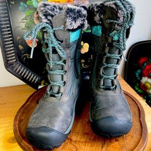 Keen lace up boots